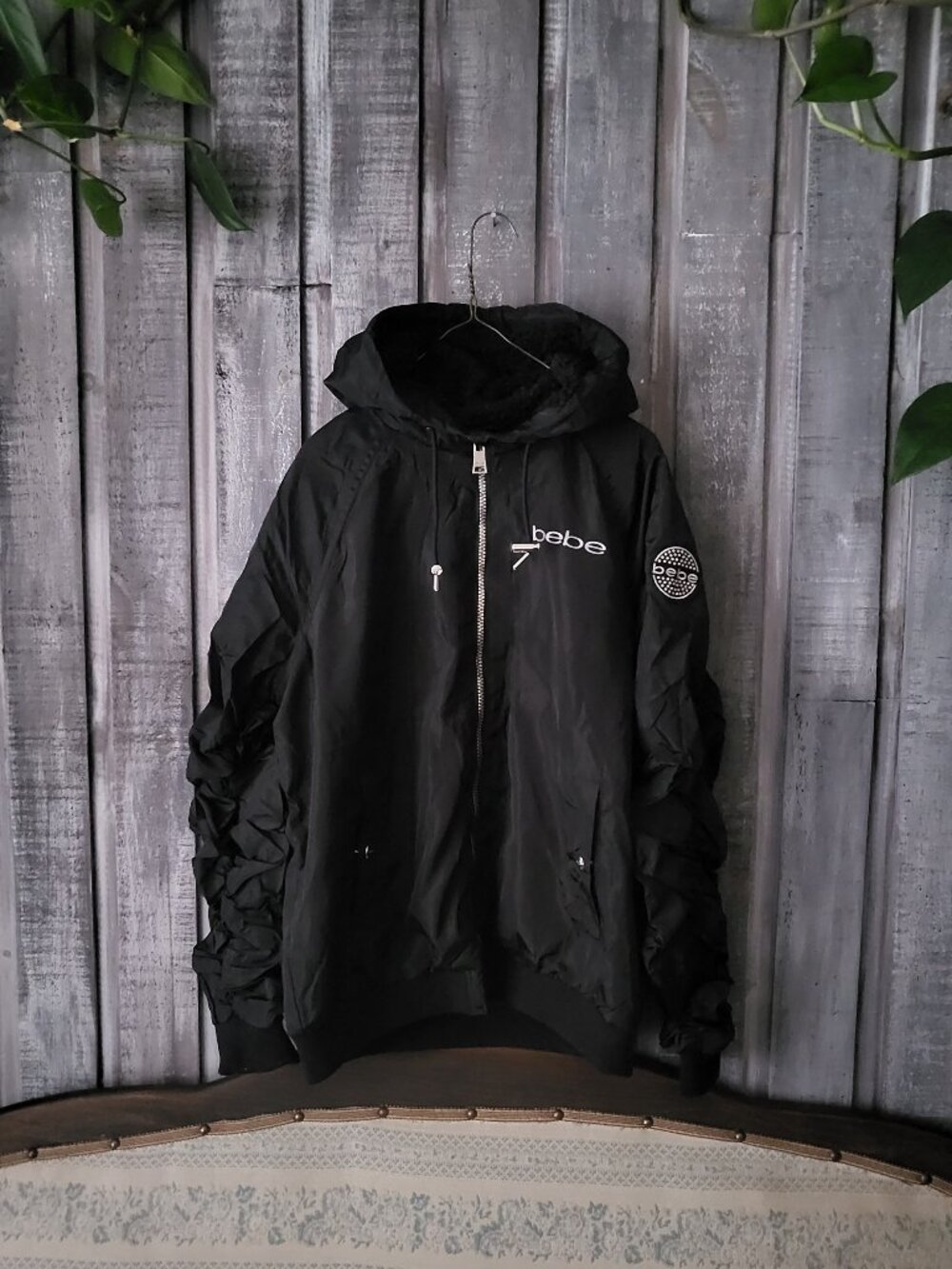 Bebe Black Ruched Sleeve Sherpa Lined Hooded Bomber Jacket Womens L
